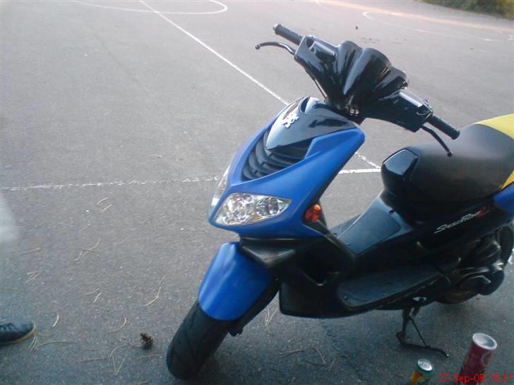 Peugeot Speedfight 2 - SOLGT - Ja sædet skal ikke være gult, det skal være blåt når jeg har tiden til det :) billede 1
