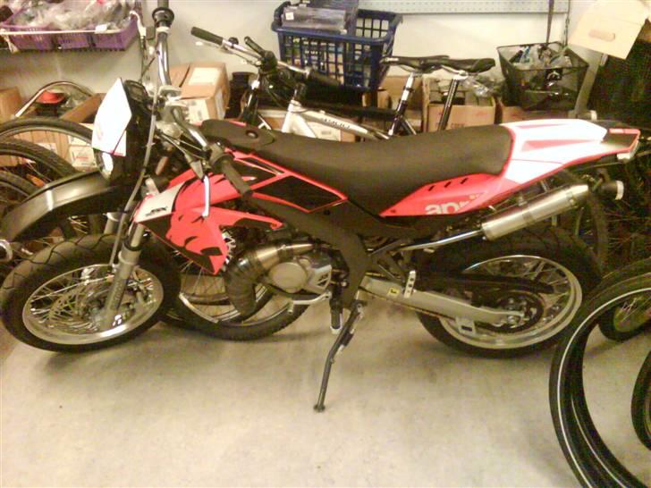Aprilia sx50 fundet igen:) - ny udstødning:) billede 3