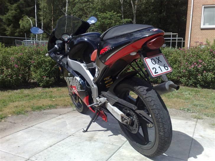Aprilia RS50 (Lightning 521) billede 7