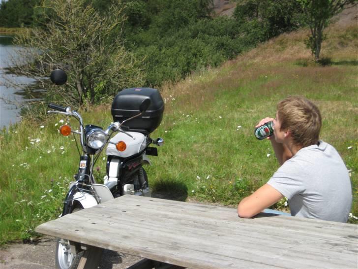 Suzuki fz50 *Solgt* - Det er altid rart med en Pils på en varm sommerdag :b. billede 15