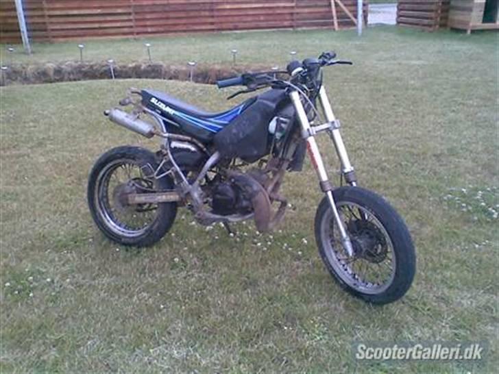 Suzuki SMX BYTTET TIL JOG R - Rippet for plastik billede 3