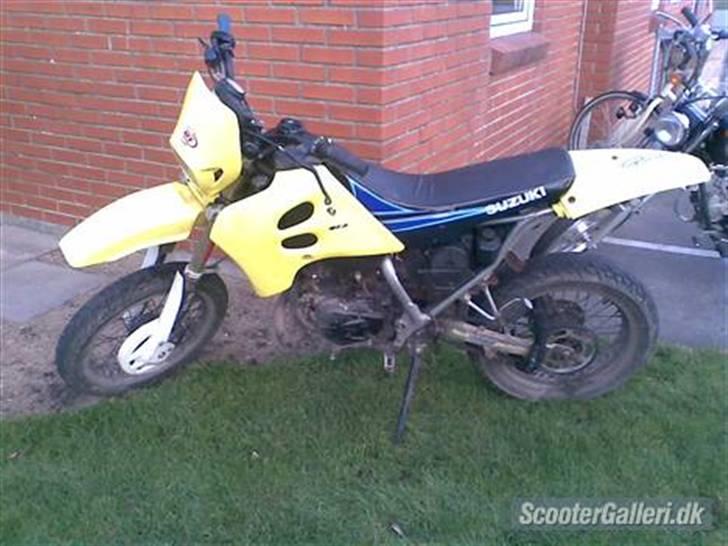 Suzuki SMX BYTTET TIL JOG R - Sådan så den ud da jeg fik den .  billede 4