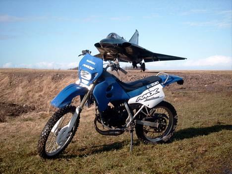 Suzuki RMX Dual Sport - Trænger til en vask så er den fin igen ;-)... billede 1