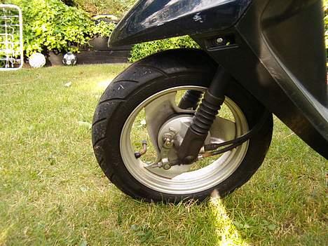 Yamaha Jog FS *SOLGT* - Ja øv... tromlebremse!! hvem der havde skivebremse :-)!! vil meget gerne have skivebremse men har ingen ide om hvorn man sætter en anden forgaffel påJaa billede 6