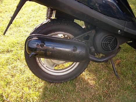 Yamaha Jog FS *SOLGT* - Her ses den std. udstødning... Kører med prestigio lige nuJa  billede 8