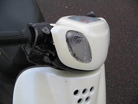 Yamaha Jog space innovation - Læg mærke til den skinner blåt (: billede 5