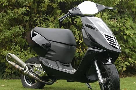 Aprilia sonic*BLACK BEAUTY* SOLGT - HEY... nu når i er her kan i ikke lige smide en stemme og en kommentar... på forhånd tak.. billede 1