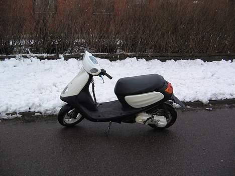 Yamaha Jog space innovation - Man kan vist se perlemor effekten en smule.. billede 2