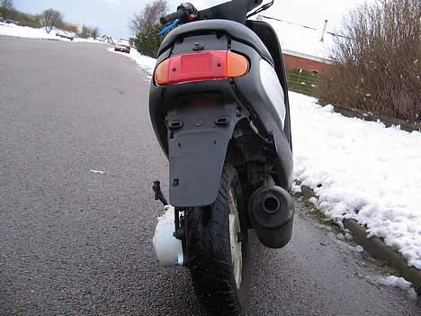 Yamaha Jog space innovation - ny bagskærm, den tidligere ejer har også smadret listerne så det sidder af lort :| billede 8