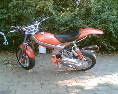 {{currentPhoto.altText}} billede {{currentPhoto.number}}