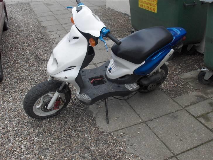 PGO pmx byttet til street ssm - da jeg skaffede mig af med den dengang :S skulle jeg ALDRIG HAVE GJORT !!!!!! billede 6