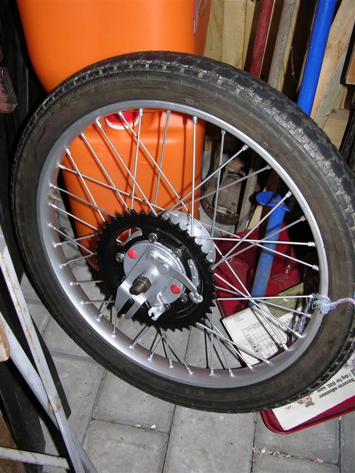 Puch Maxi K (Projekt) - Hjulene kom fuldstændig skilt ad, men malet. Har monteret kugleskåle med lejer billede 6