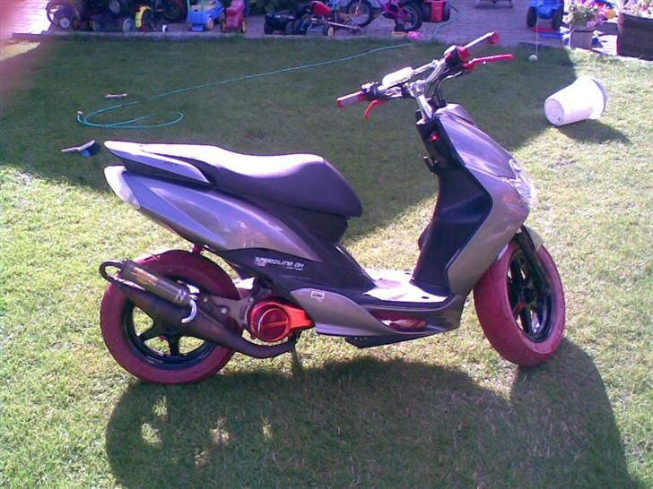Yamaha Jog R Ac ( Solgt) - Joggen fra højre side. billede 8