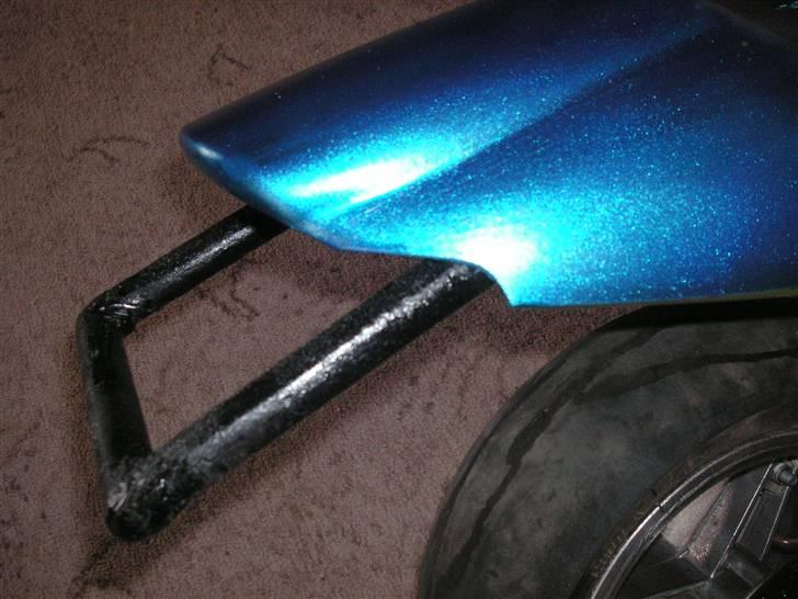 MiniBike wheelie bike SOLGT - her kan man rigtig se metallich effekten og hvordan det er skåret ud til wheeliebaren hehe  billede 8