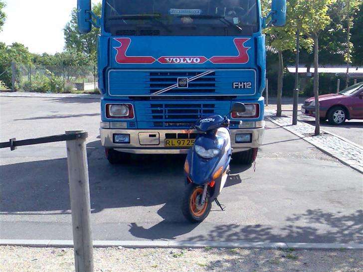 Honda SFX REPSOL *SOLGT* - fars lastbil i bagrunden :)  billede 11