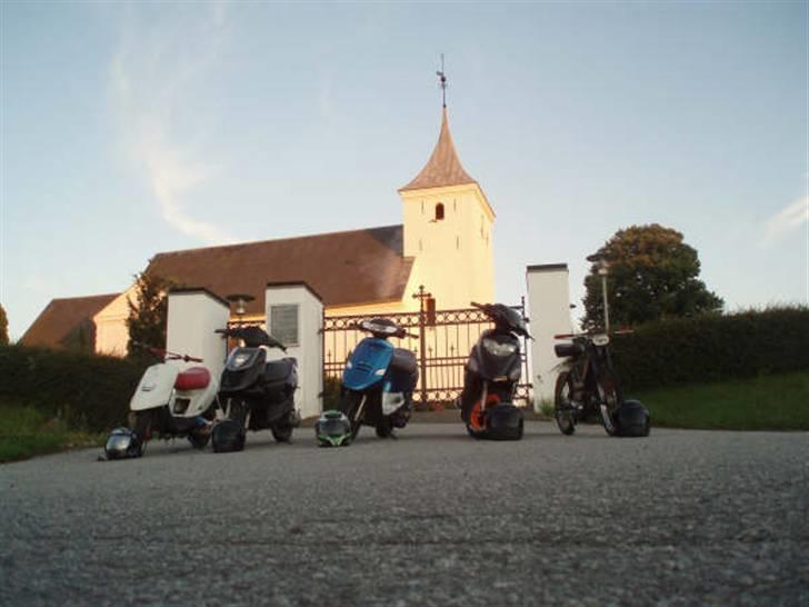 PGO Comet - solgt -  - foran vær kirke ;) billede 5