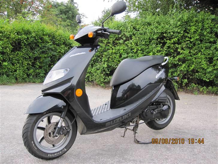 Suzuki Estilete Black Edition (SOLGT) - Efter min mening er det en af de flotteste scootere der er lavet. billede 1