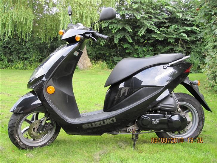 Suzuki Estilete Black Edition (SOLGT) - Fra siden omme i min have billede 3