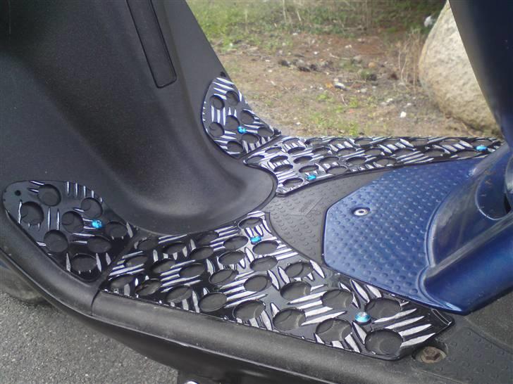 Aprilia Sonic TP LC (byttet) - Custum made dørkplade . billede 6