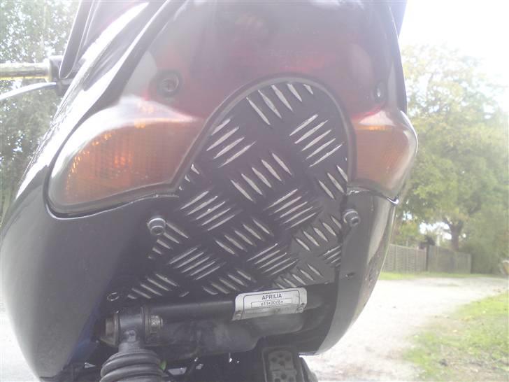 Aprilia Sonic TP LC (byttet) - Custum made dørkplade . billede 8