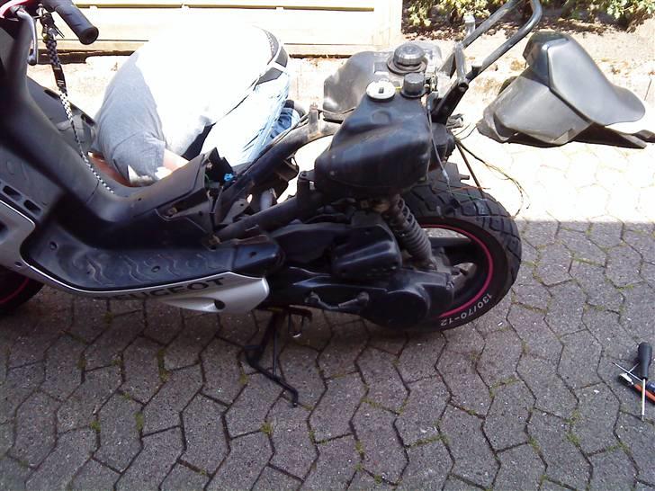 Peugeot speedfight 2 AC. byttet - i starten billede 2