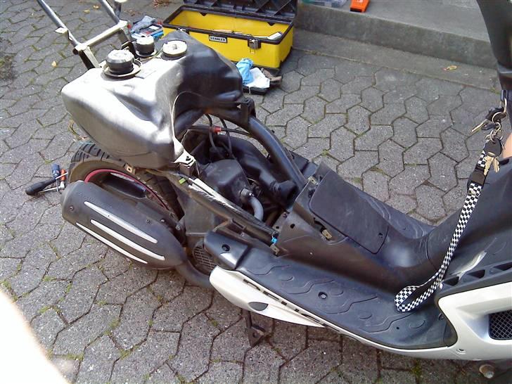 Peugeot speedfight 2 AC. byttet - i starten billede 4