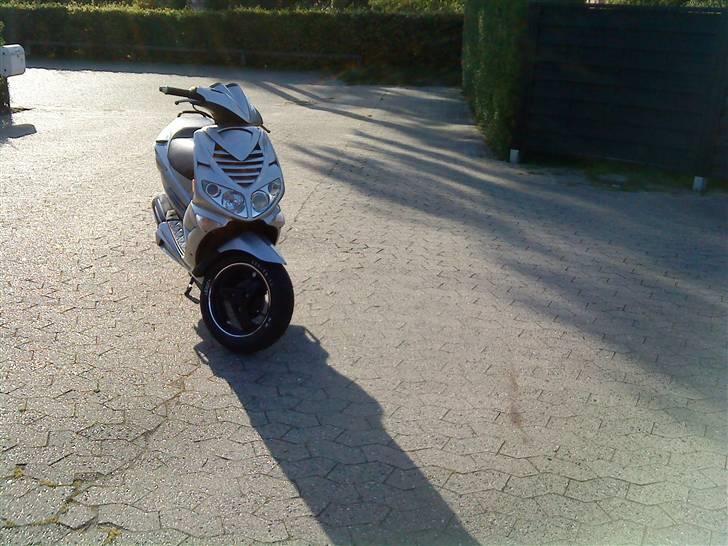 Peugeot speedfight 2 AC. byttet - så er det kommet på billede 5