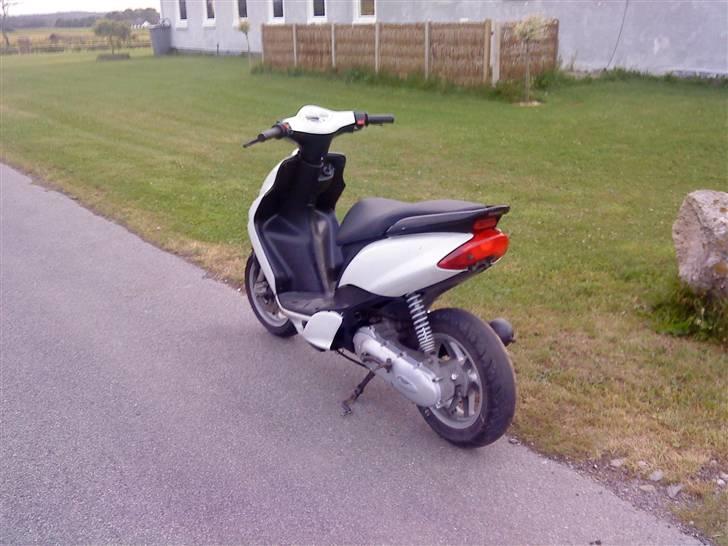 Yamaha jog R << solgt >> billede 2