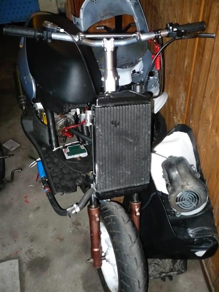 Aprilia Sonic LC(Solgt for 13000) - Inde i kælderummet <3 billede 2