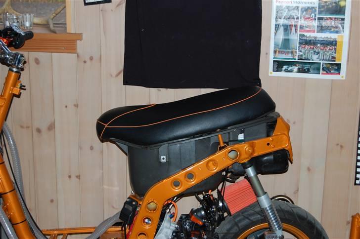 Piaggio Typhoon - sælges i dele - det ny ombetrukne sæde :)! billede 5