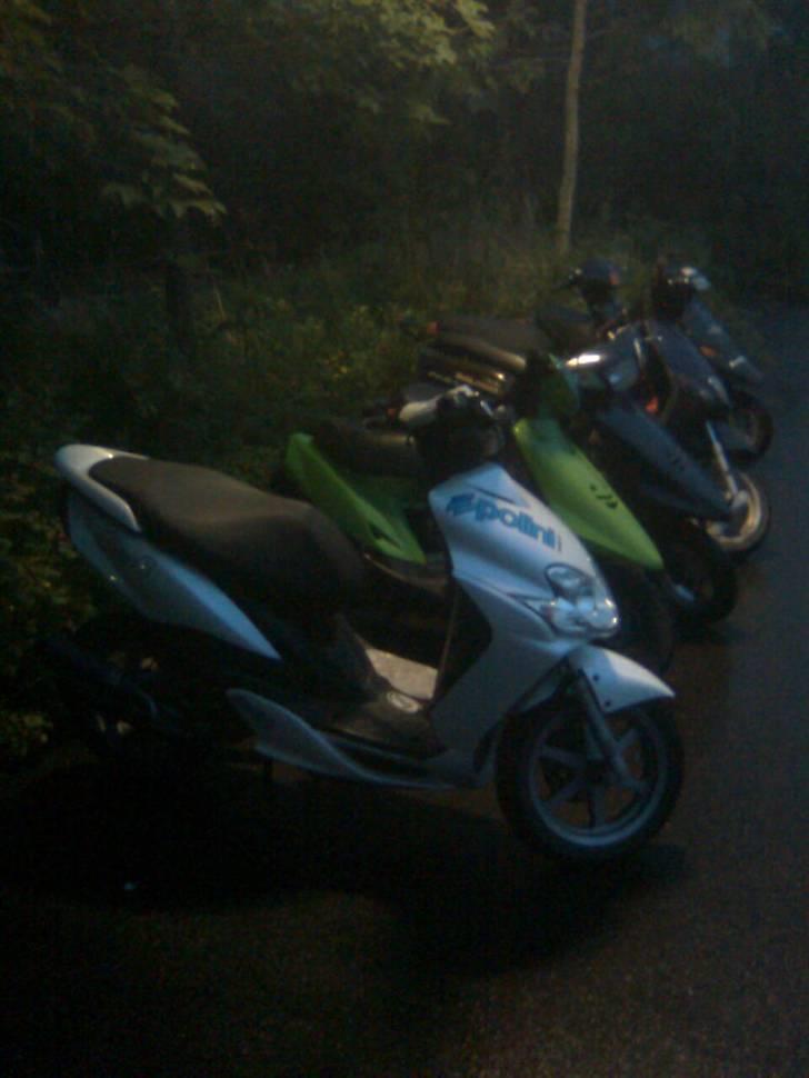 Yamaha Jog R Solgt! - Min Jog R  Jannicks den grønne Jog  Nicklas den sorte Jog Kristian på sin Neos  Mik på sin comet  og Joachim på sin Hot 50 billede 8