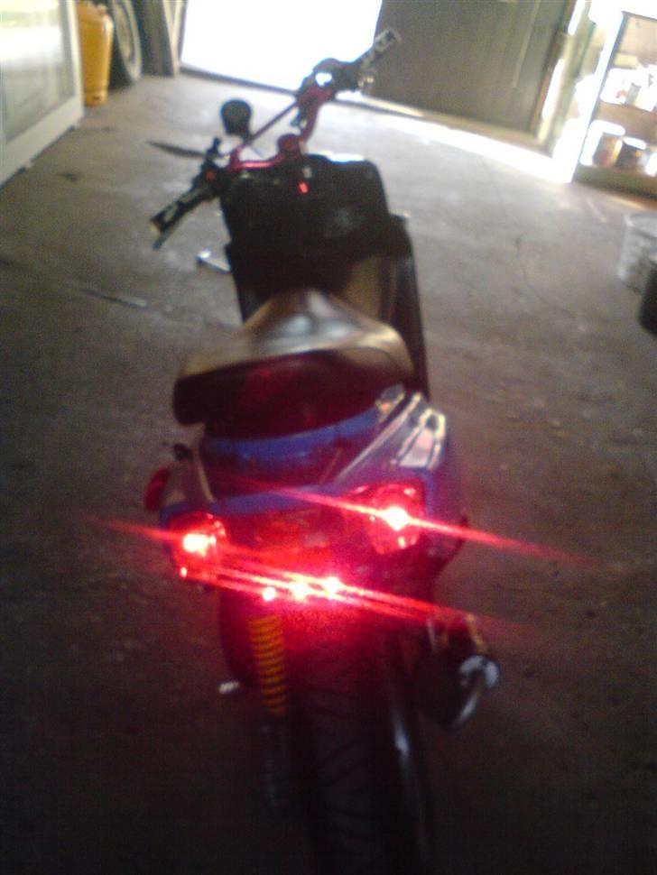 Yamaha Bws ' Ng (Solgt) - Jeg har sat 5 røde dioder bagpå,, den er nice billede 2