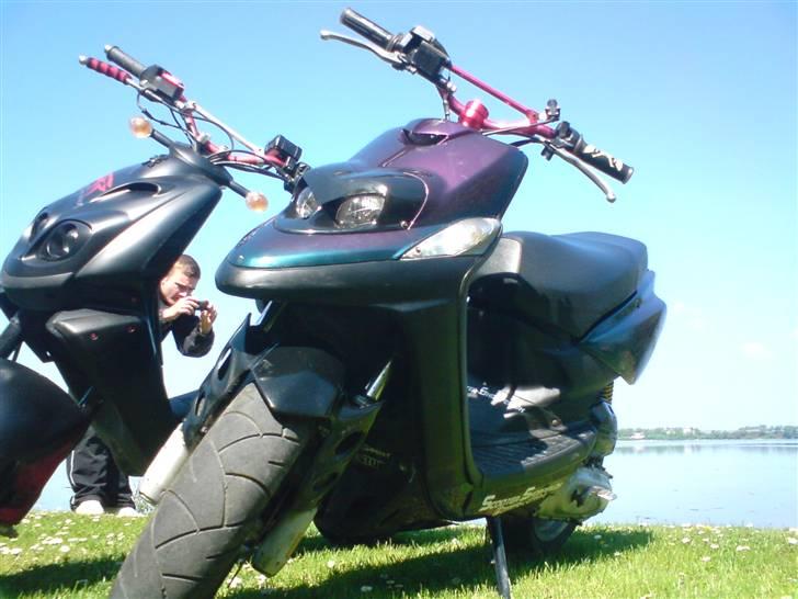 Yamaha Bws ' Ng (Solgt) - Min og rasmuss, scooter :) dejligt sommer billede... det er sejtbi billede 15