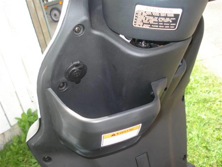 PGO PMX No Fear - Hanske rum og 12 volt stik billede 9