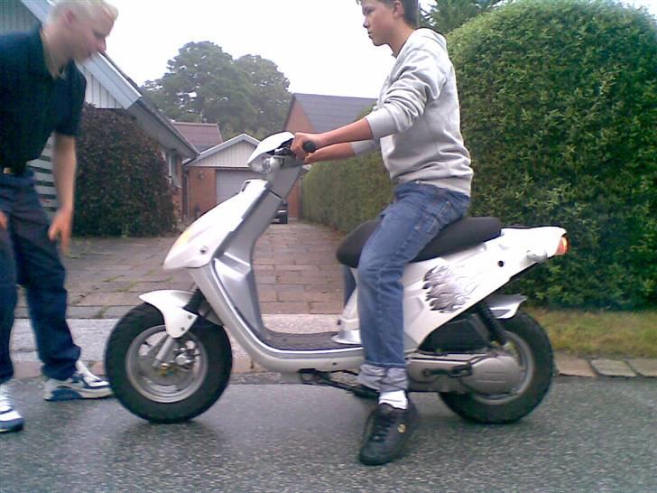 PGO hot 50 ØDELAGT:( KØRT NED billede 1