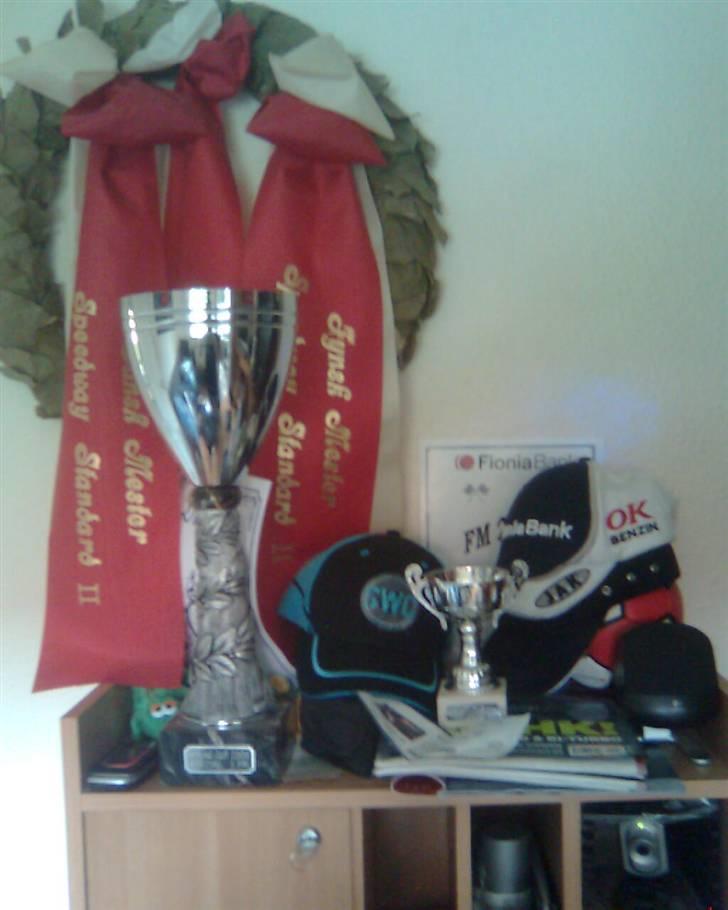 MiniBike Speedway - Aprilia AM6 LC - Forskellige ting jeg har vundet til løb. Jeg har aalt for mange lauerber kranse :D billede 13