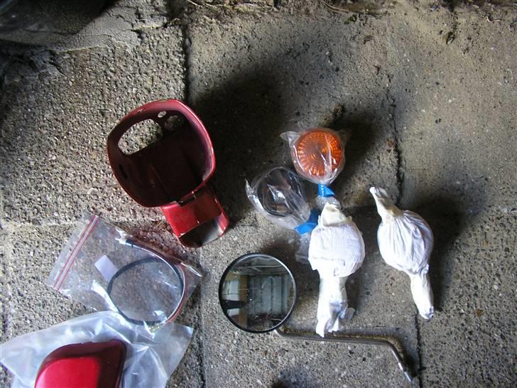 Suzuki Fz 50 Tilsalg - reservedele bl.a. blinklys(også pakket ind) billede 15