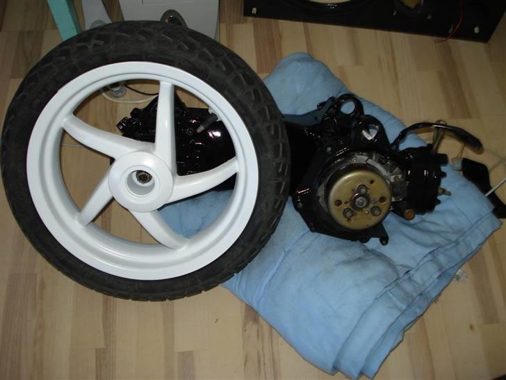 Aprilia SR 50 LC DD - ny malet motor og fælge :D billede 15