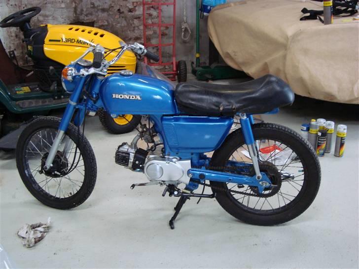 Honda CD 50 - Projekt - Nyt, men mangler stadig at få lakeret for- og bagskærm og så os kædeskærmen billede 7