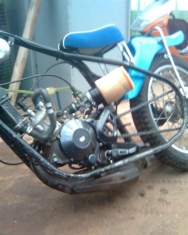 MiniBike Speedway - Aprilia AM6 LC - Billedet er lidt slørret men her er de nye carbon dele! billede 17