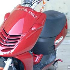 Aprilia Sonic Team Speed T7 ombyg