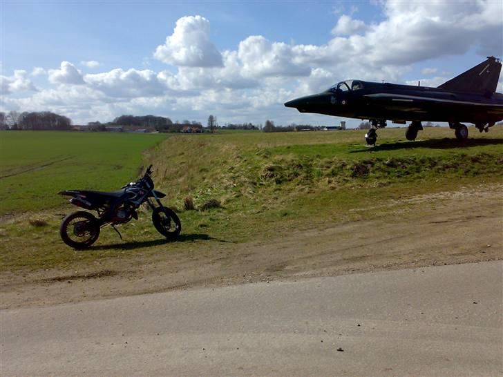 Derbi Senda SM X-treme (Solgt) - Sammen med sin gode ven . billede 8