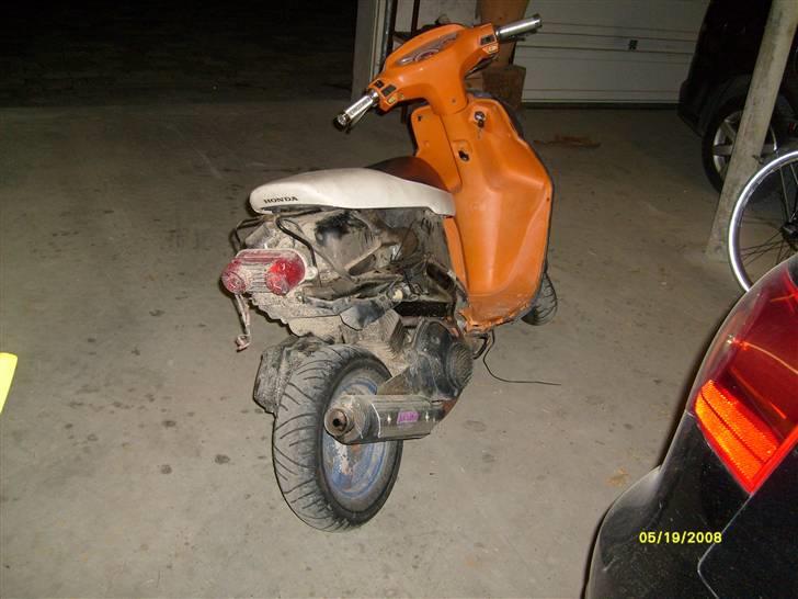 Honda SFX...SKROTTET SOLGT - er ved og stande skjoldene så der mangles et par stykker billede 4