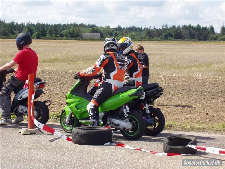 Gilera Runner SP LC DD #3 - Sniger og sniger på vej på banen til DHS 08 :) billede 14