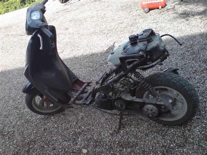 Yamaha Neos 70CC - Igang med at montere lidt ting forfra da der var fejl på lys og stator billede 7