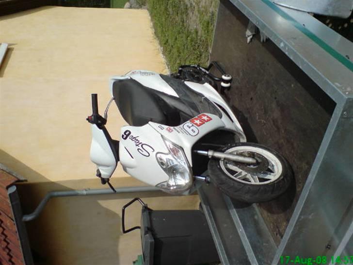 Yamaha Jog R LC SOLGT - Lige kommet hjem med den, undskyld det vender på siden. billede 7