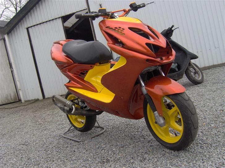 Yamaha aerox LC DD MHR (solgt):( - sådan står den nu:D billede 1