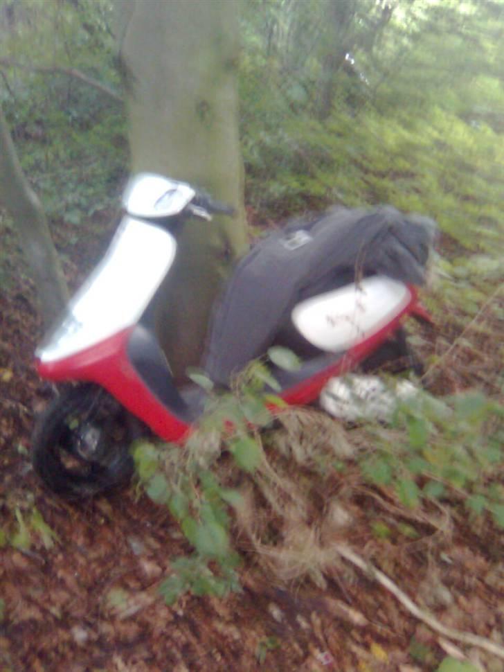 Yamaha Jog Space SOLGt - Med svennes trøje ovenpå :D billede 8