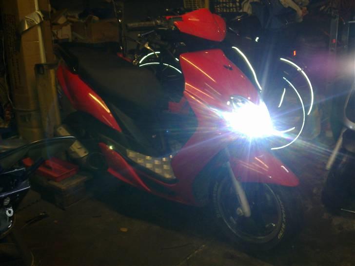 Yamaha Jog r - xenon (solgt) - Med xenon ;) billede 1