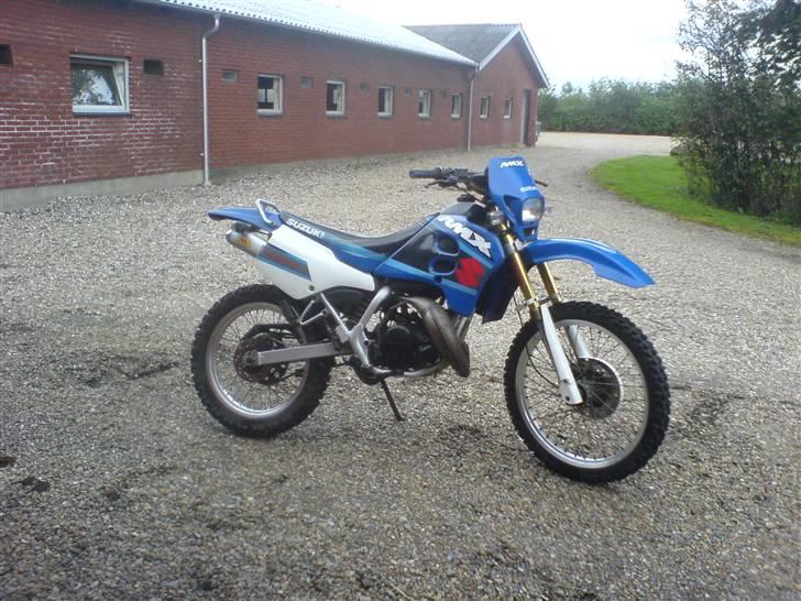 Suzuki RMX 50 LC DD solgt - Et billed med den nye udstødning. Har lige lavet service og vasket den inden det her billed billede 18